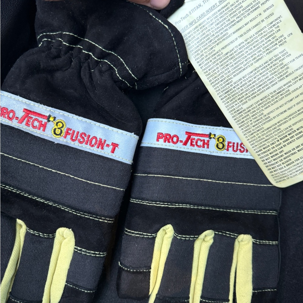 Structure firefighter gloves